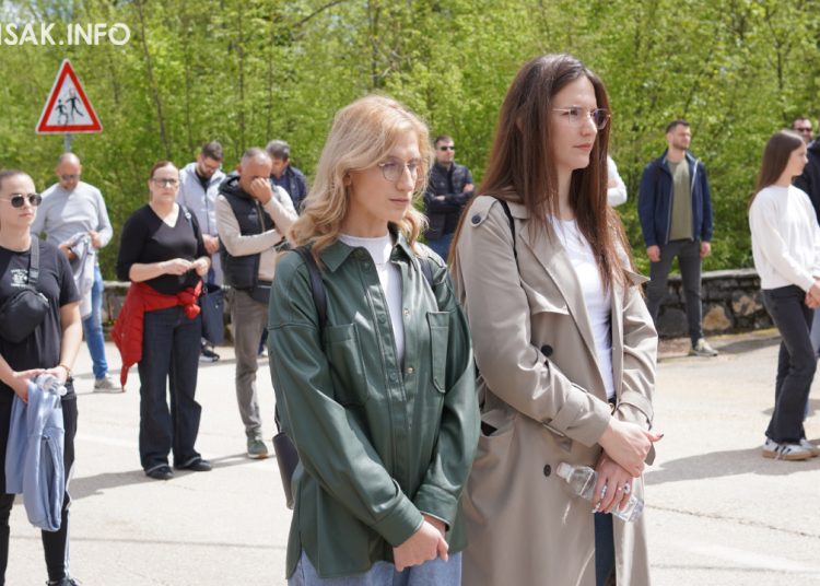 Široki Brijeg: “Rijeka” vjernika na Putu križa s Uzarića