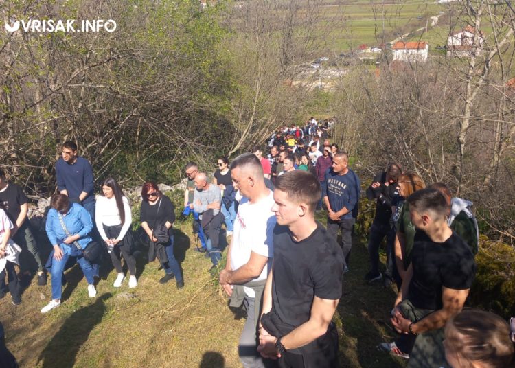(FOTO) Široki Brijeg: Održan Put križa na Gradini u Mokrom