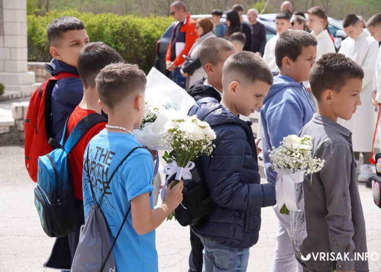 Široki Brijeg: “Rijeka” vjernika na Putu križa s Uzarića