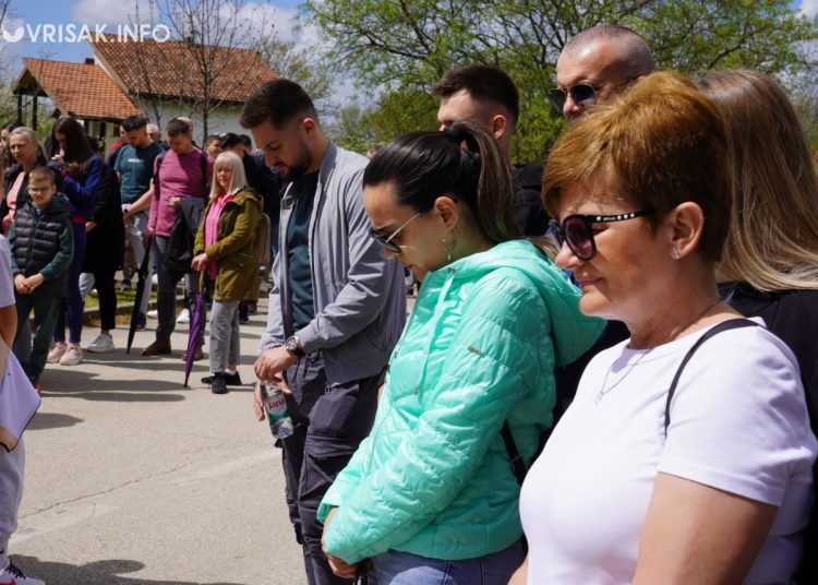 Široki Brijeg: “Rijeka” vjernika na Putu križa s Uzarića