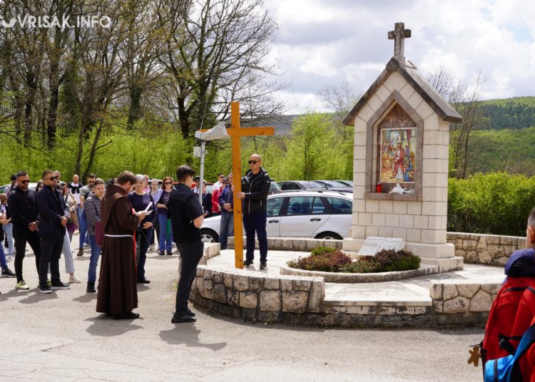 Široki Brijeg: “Rijeka” vjernika na Putu križa s Uzarića