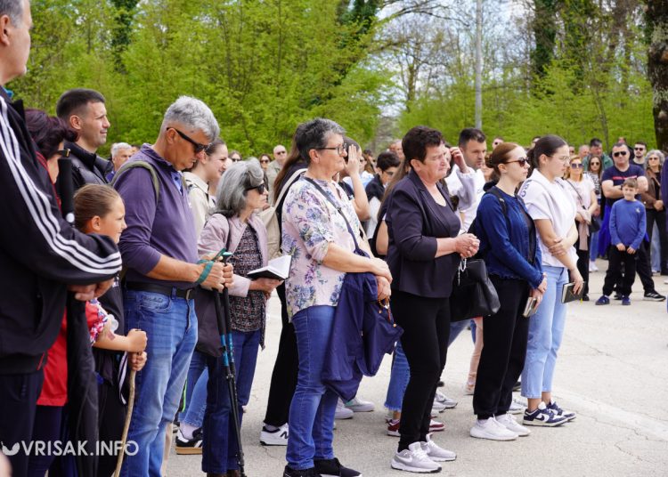 Široki Brijeg: “Rijeka” vjernika na Putu križa s Uzarića