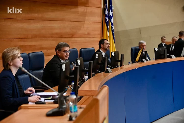 Smijenjeni kadrovi SNSD-a na hitnoj sjednici Zastupničkog doma PSBiH