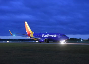 Opasan let: Putnica se u avionu skinula gola