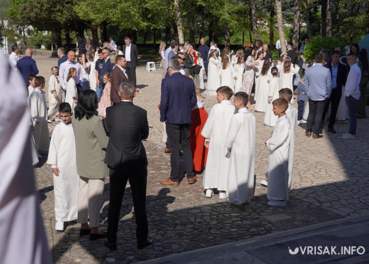 Prva sveta pričest u Širokom Brijegu: 196 djece primilo sakrament Euharistije