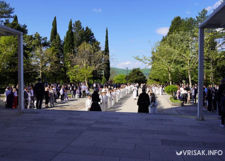 Prva sveta pričest u Širokom Brijegu: 196 djece primilo sakrament Euharistije