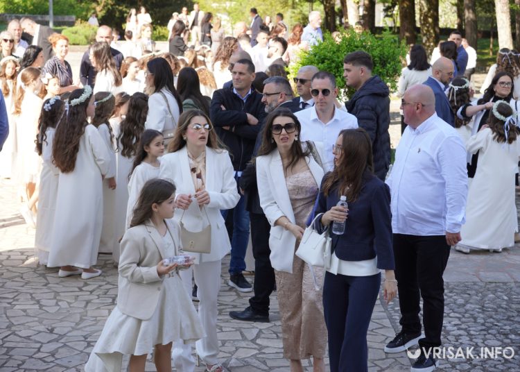 Prva sveta pričest u Širokom Brijegu: 196 djece primilo sakrament Euharistije