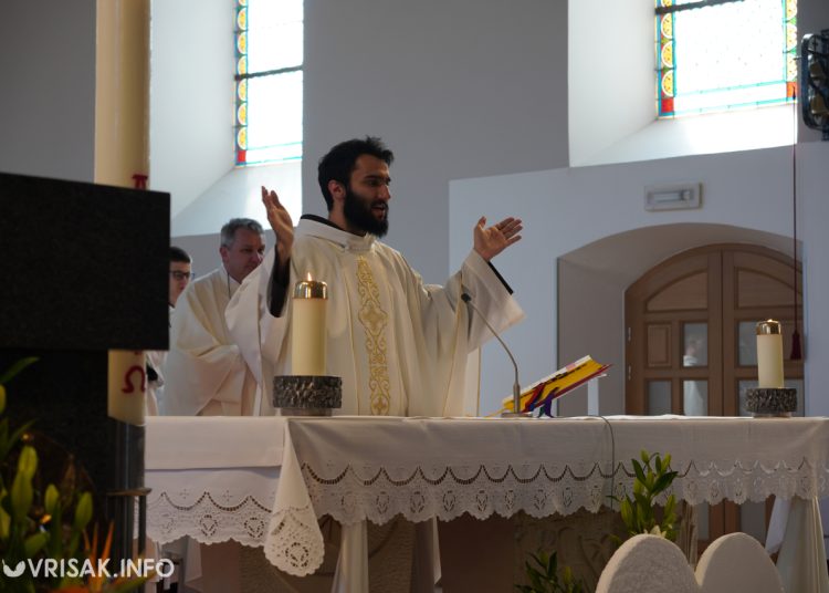 Prva sveta pričest u Širokom Brijegu: 196 djece primilo sakrament Euharistije