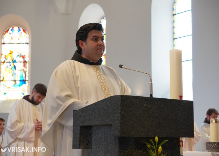 Prva sveta pričest u Širokom Brijegu: 196 djece primilo sakrament Euharistije