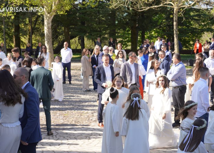 Prva sveta pričest u Širokom Brijegu: 196 djece primilo sakrament Euharistije