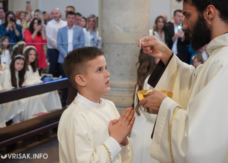 Prva sveta pričest u Širokom Brijegu: 196 djece primilo sakrament Euharistije