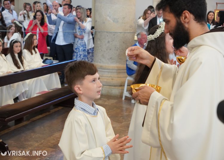 Prva sveta pričest u Širokom Brijegu: 196 djece primilo sakrament Euharistije