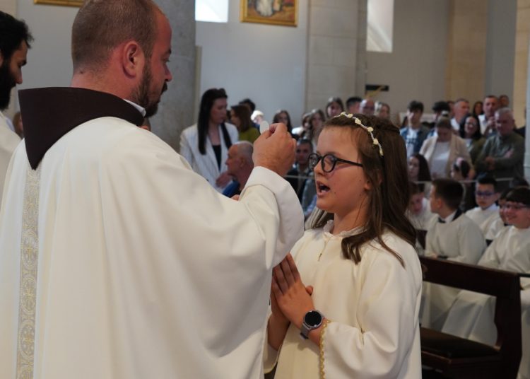 Prva sveta pričest u Širokom Brijegu: 196 djece primilo sakrament Euharistije