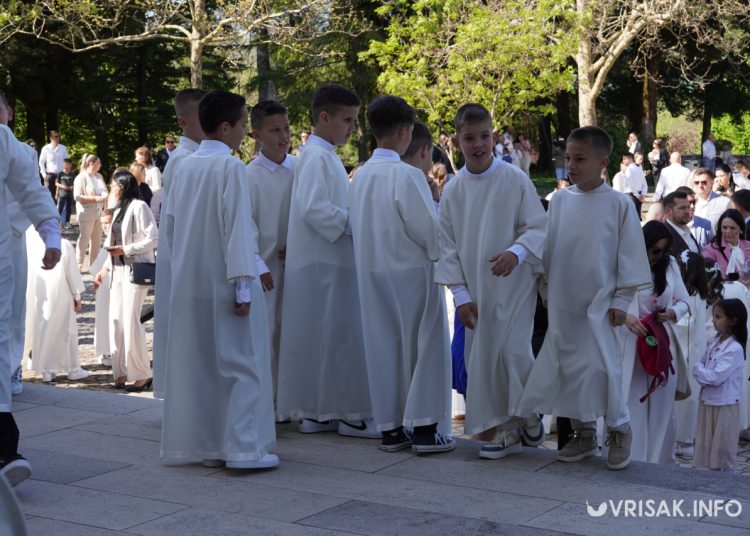 Prva sveta pričest u Širokom Brijegu: 196 djece primilo sakrament Euharistije