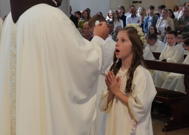 Prva sveta pričest u Širokom Brijegu: 196 djece primilo sakrament Euharistije