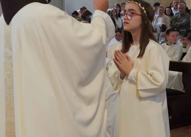 Prva sveta pričest u Širokom Brijegu: 196 djece primilo sakrament Euharistije