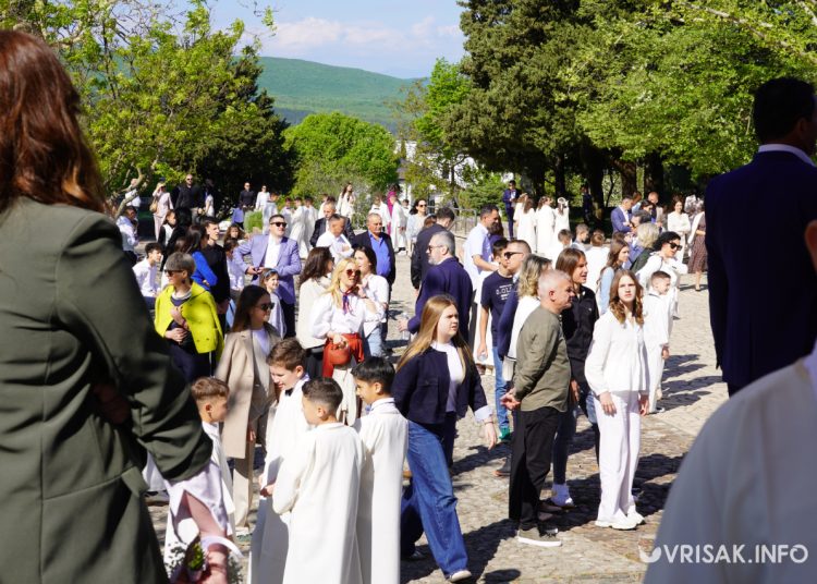 Prva sveta pričest u Širokom Brijegu: 196 djece primilo sakrament Euharistije