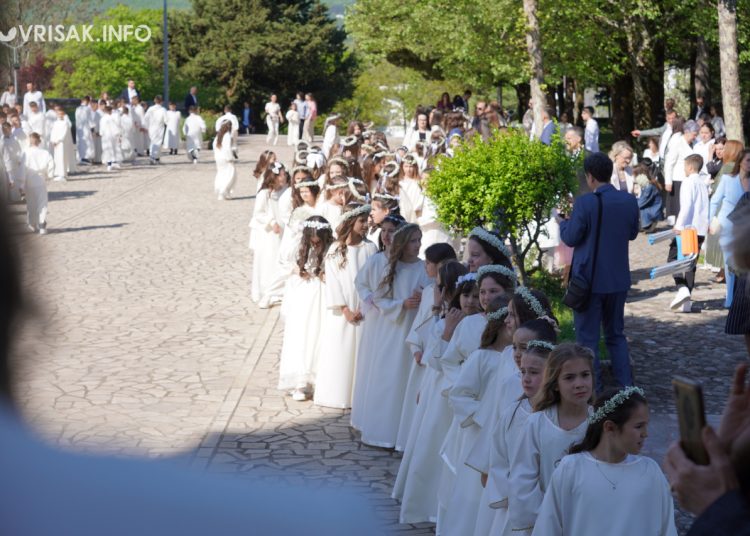 Prva sveta pričest u Širokom Brijegu: 196 djece primilo sakrament Euharistije