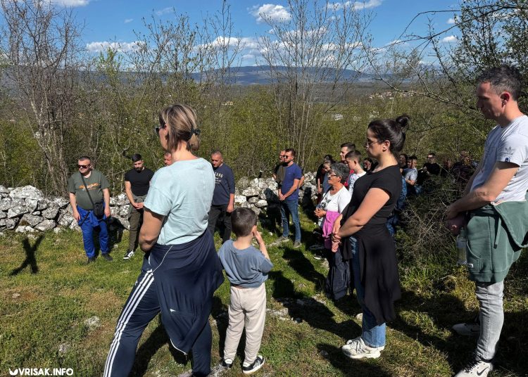 (FOTO) Široki Brijeg: Održan Put križa na Gradini u Mokrom
