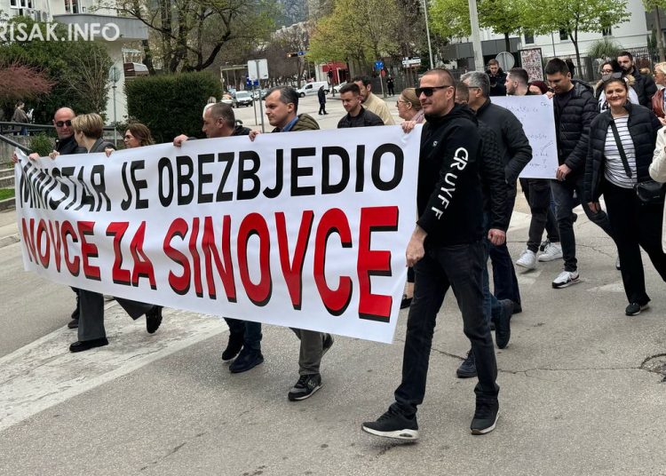 Zdravstveni radnici u Mostaru prosvjednom šetnjom traže kolektivni ugovor