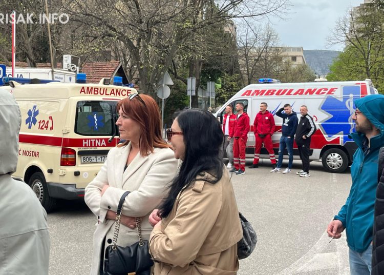 Zdravstveni radnici u Mostaru prosvjednom šetnjom traže kolektivni ugovor