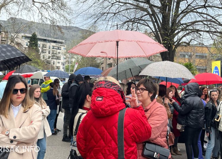 Zdravstveni radnici u Mostaru prosvjednom šetnjom traže kolektivni ugovor