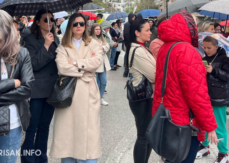 Zdravstveni radnici u Mostaru prosvjednom šetnjom traže kolektivni ugovor