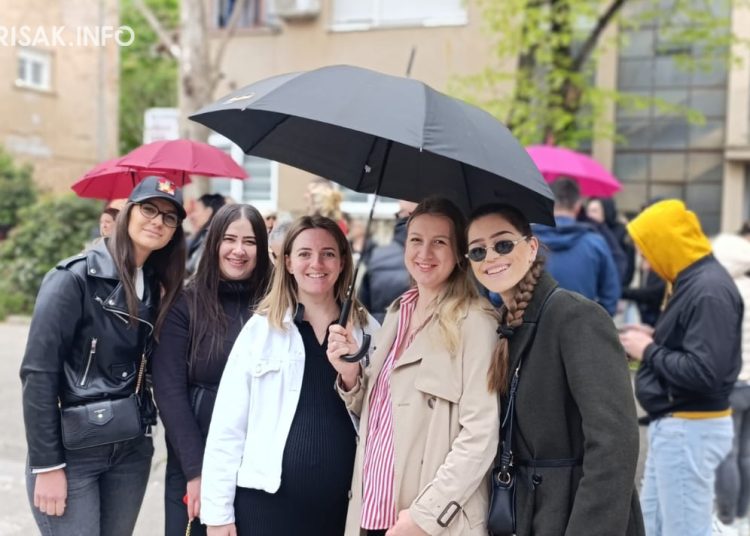 Zdravstveni radnici u Mostaru prosvjednom šetnjom traže kolektivni ugovor