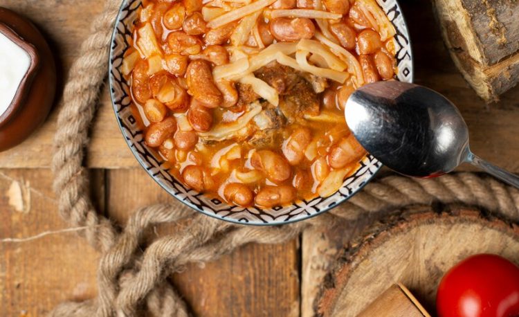Recept za Prvomajski grah koji okuplja društvo