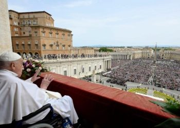 Unatoč bolesti Papa iznenadio vjernike i blagoslovio ih na Uskrs