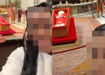 Ljudi snimali selfije s preminulim papom, Vatikanu prekipjelo: “Nije ovo predstava”