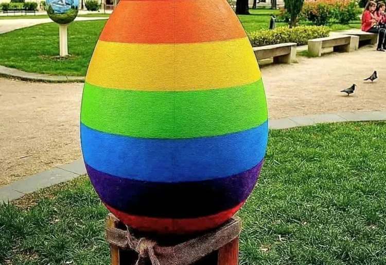 Uskrsna pisanica u duginim bojama u Splitu
