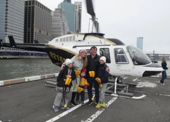 (VIDEO) SAD: U padu helikoptera poginula peteročlana obitelj i pilot