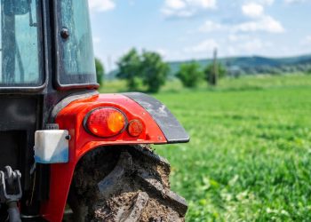 Kod Jajca smrtno stradao dječak dok je pomagao ocu na njivi