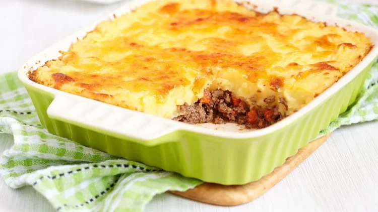 Recept za neodoljivu mesnu pitu s pire krumpirom
