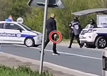 Srbija: Muškarac s pištoljem prijeti samoubojstvom, cesta potpuno blokirana