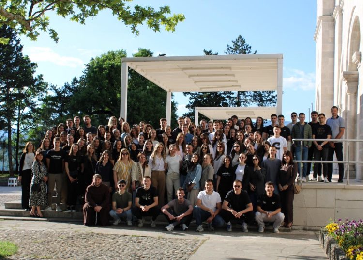 Široki Brijeg: Misa zahvalnica za maturante Gimnazije fra Dominika Mandića