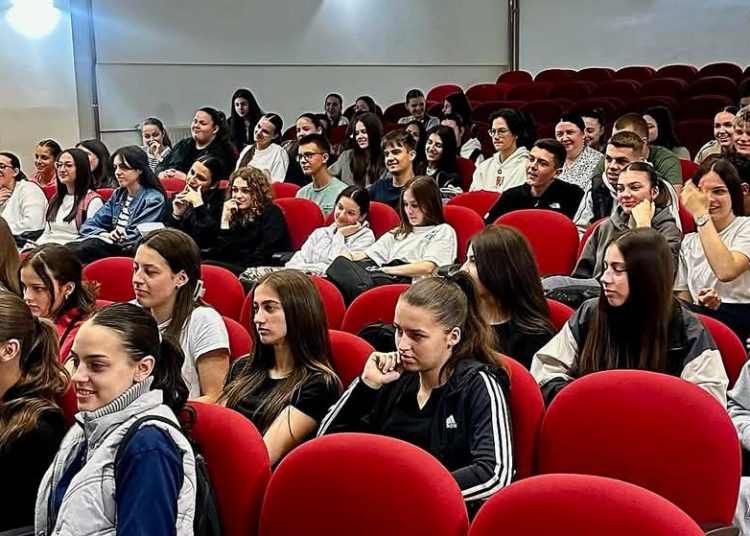 Za srednjoškolce u Posušju i Grudama održana predavanja o EU integracijama