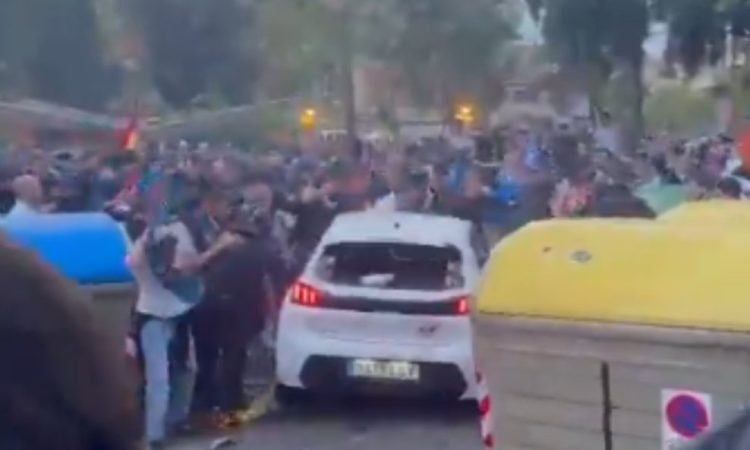 (VIDEO) Automobil se zabio u navijače u Barceloni