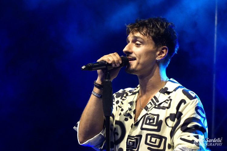 Adi Šoše obradovao publiku s dvije nove pjesme, morate ih čuti