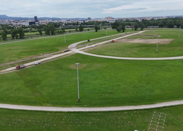 Pogledajte kako napreduju radovi na Hipodromu, pozornica poprima oblik