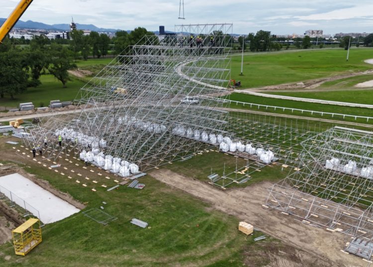 Pogledajte kako napreduju radovi na Hipodromu, pozornica poprima oblik