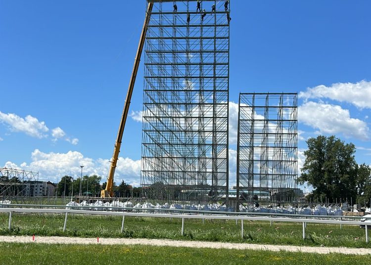 Pogledajte kako napreduju radovi na Hipodromu, pozornica poprima oblik