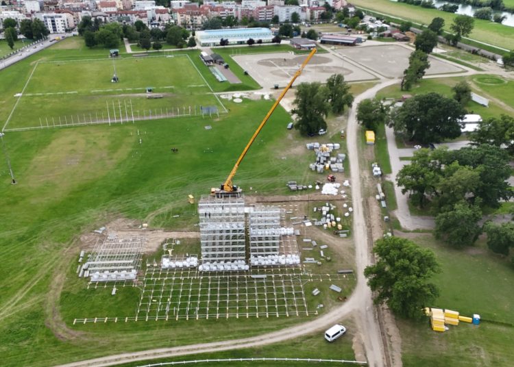 Pogledajte kako napreduju radovi na Hipodromu, pozornica poprima oblik