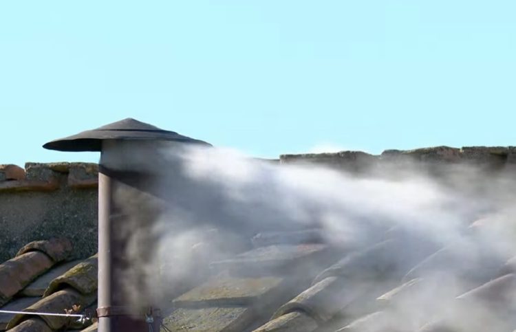 Bijeli dim u Vatikanu! Izabran novi papa!