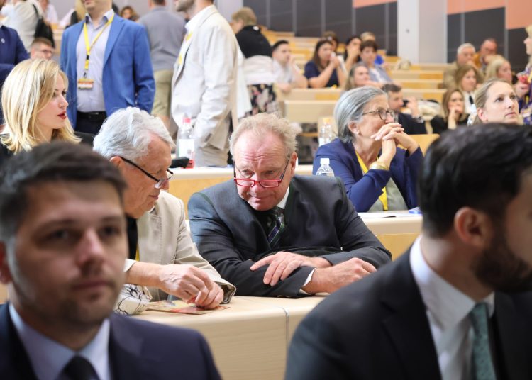 Mostar: Započeo jubilarni XX. simpozij dječje kirurgije