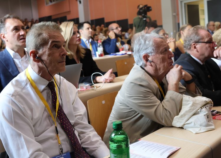 Mostar: Započeo jubilarni XX. simpozij dječje kirurgije