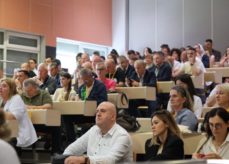 Mostar: Započeo jubilarni XX. simpozij dječje kirurgije