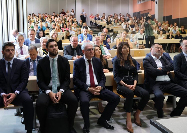 Mostar: Započeo jubilarni XX. simpozij dječje kirurgije