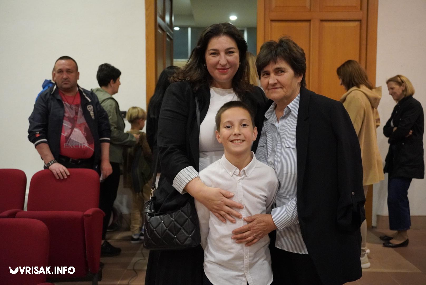 Široki Brijeg: Predstava “Dide, pobiše nam fratre” oduševila gledatelje